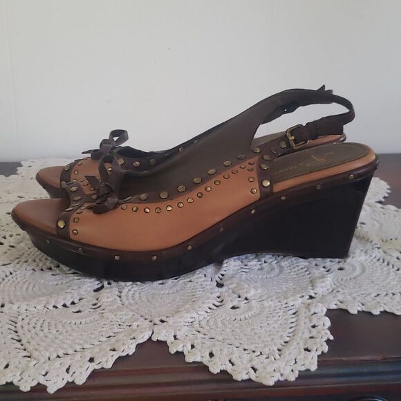 B Makowsky Studded Leather Wedge Sandals Sz 10M - Picture 3 of 8